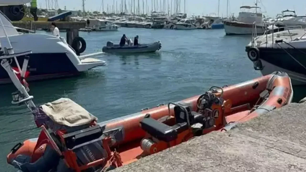 İstanbul Boğazı'nda tekne ve kano çarpıştı