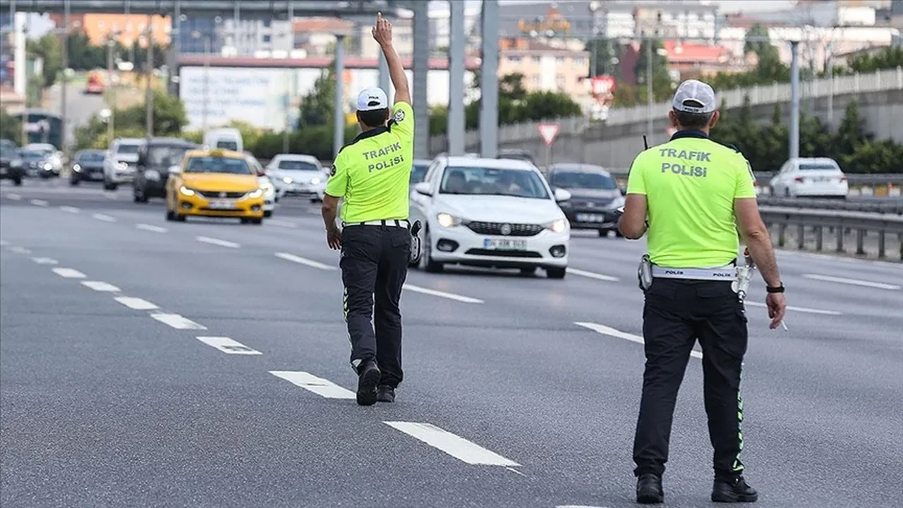 İstanbul ve Ankara'da bazı yollar trafiğe kapatıldı