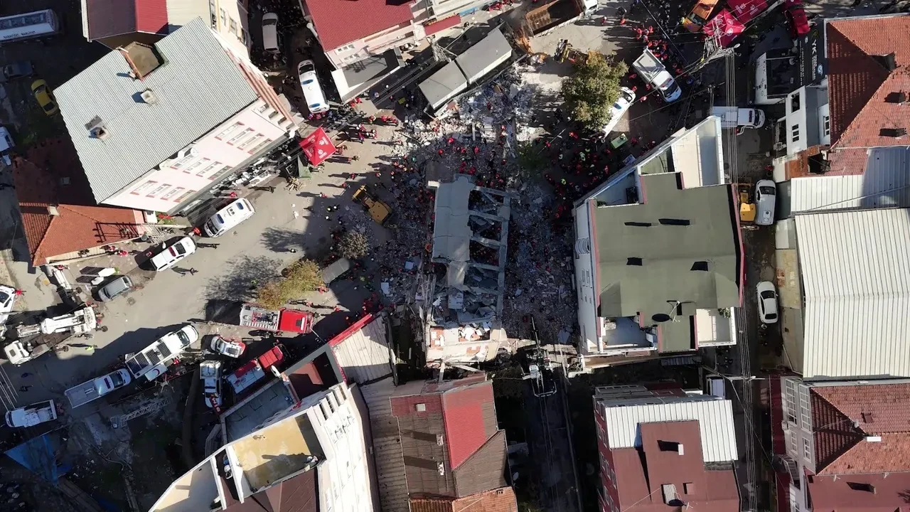 Kolon akıllara gelmişti! Gebze'de çöken binanın alt katındaki eczane sahibi gerçeği açıkladı