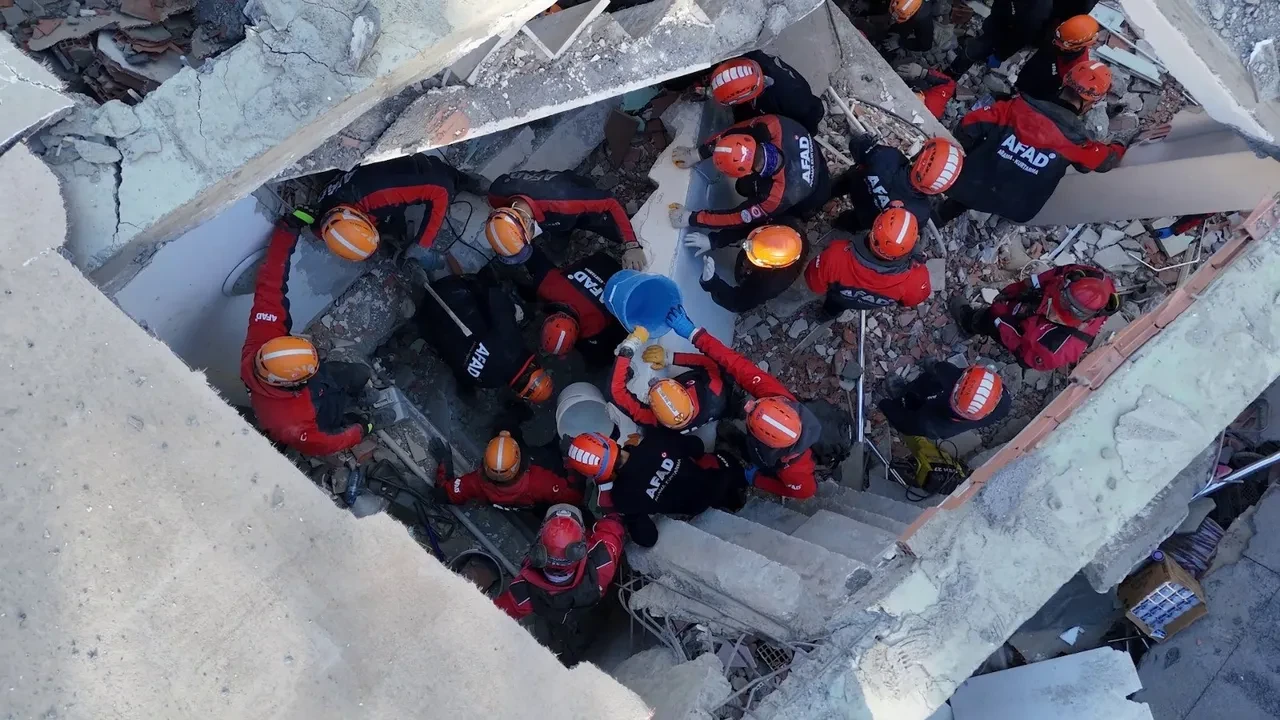 Kolon akıllara gelmişti! Gebze'de çöken binanın alt katındaki eczane sahibi gerçeği açıkladı