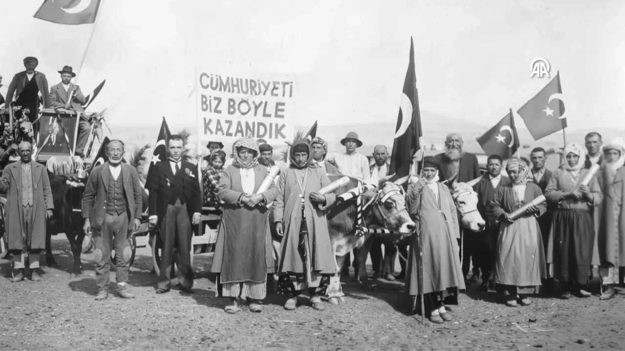 MEB'den 29 Ekim Cumhuriyet Bayramı özel video: Arşiv fotoğrafları yapay zeka ile canlandı