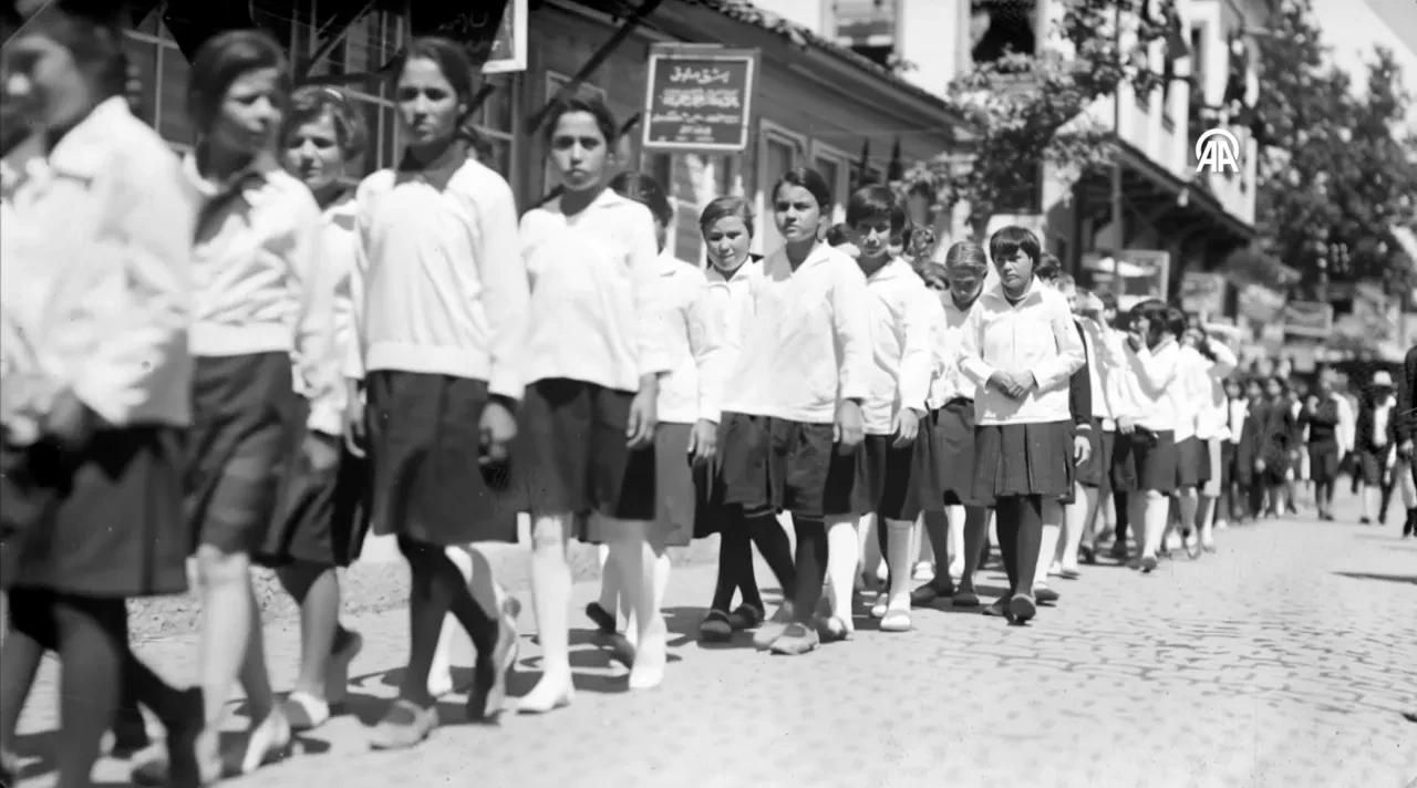 MEB'den 29 Ekim Cumhuriyet Bayramı özel video: Arşiv fotoğrafları yapay zeka ile canlandı