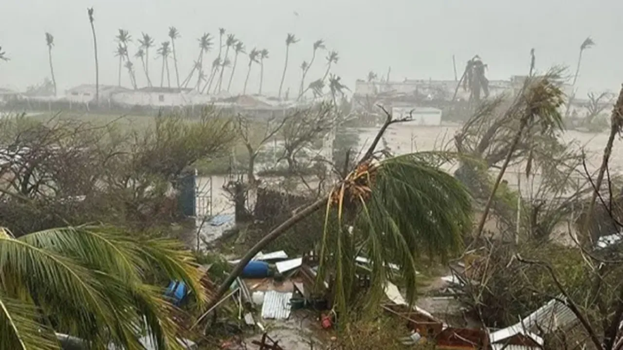 Melissa Kasırgası yıktı geçti: Çok sayıda ölü var