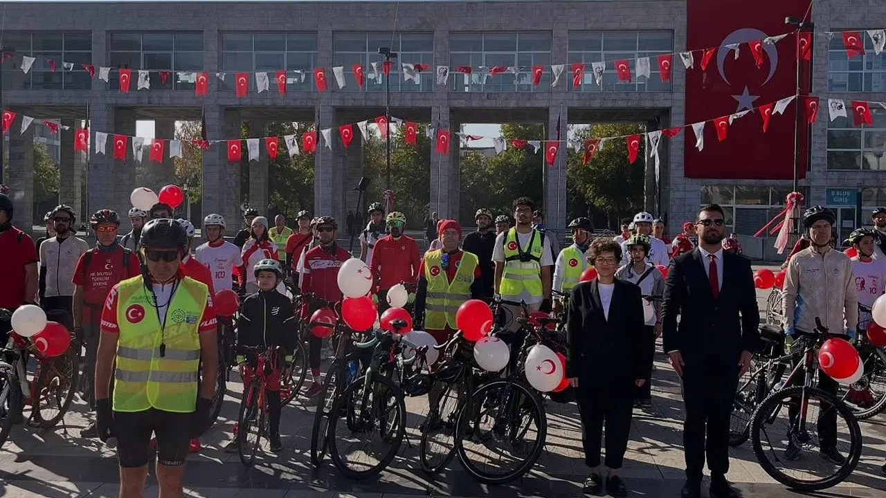 Nilüfer’de Cumhuriyet coşkusu pedallarla sokaklara taşındı