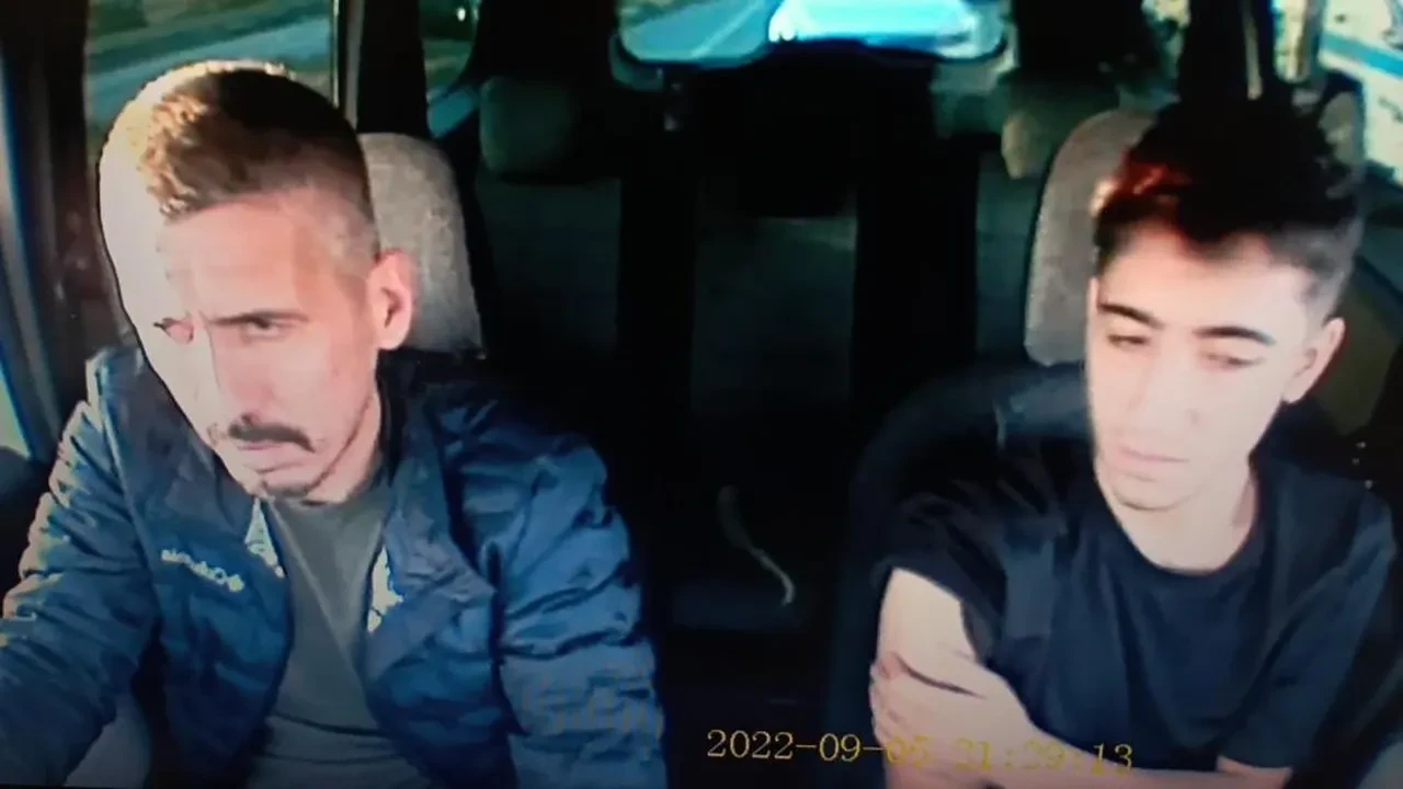 Önce öğretmeni sonra birbirlerini dolandırdılar! Emekli polisin radarına girince kaçamadılar