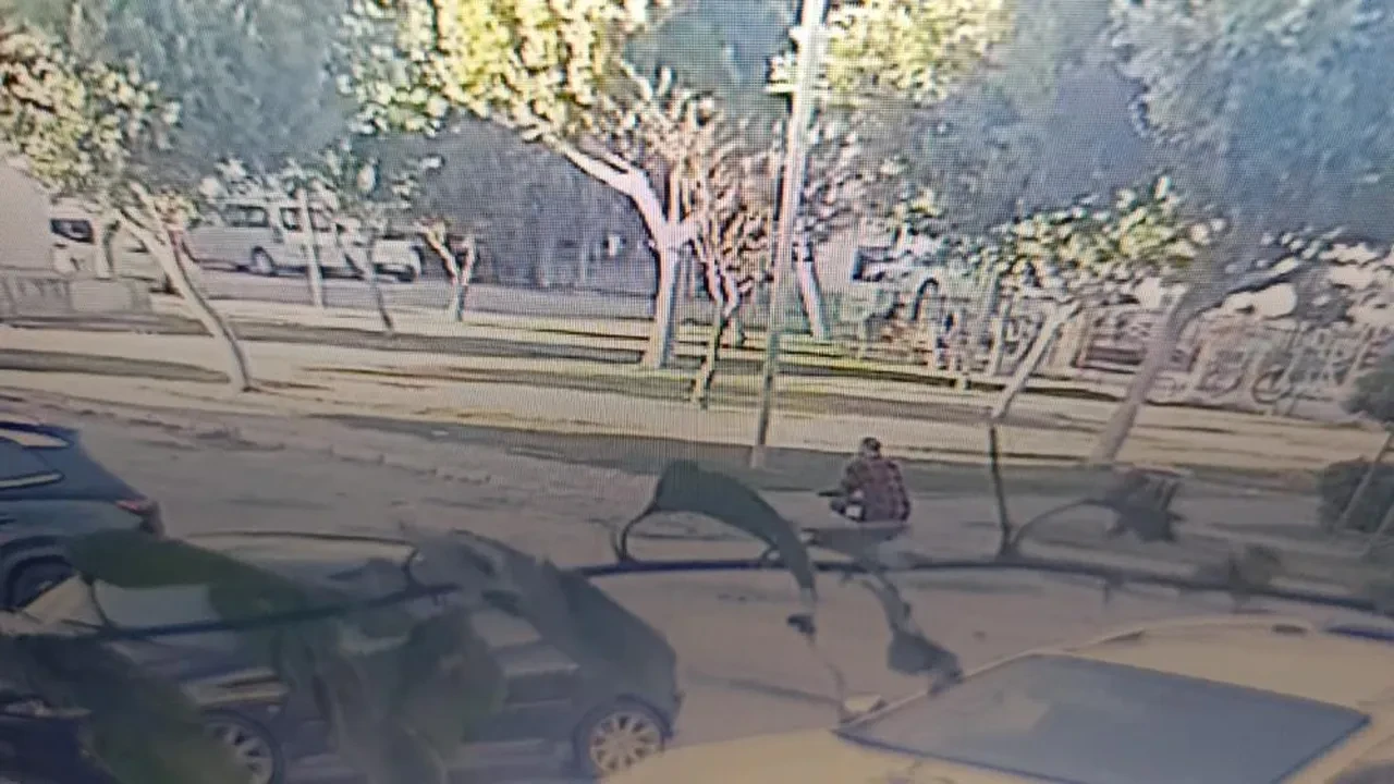 Önce öğretmeni sonra birbirlerini dolandırdılar! Emekli polisin radarına girince kaçamadılar