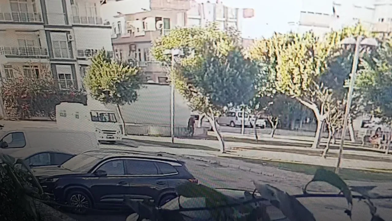 Önce öğretmeni sonra birbirlerini dolandırdılar! Emekli polisin radarına girince kaçamadılar