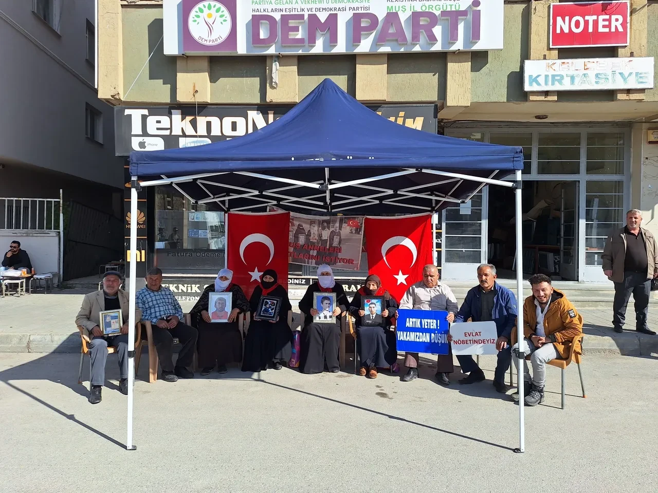 PKK terör örgütünün çekilmesi ailelerin umutlarını artırdı! 'Gelin teslim olun, bu yasadan faydalanın'