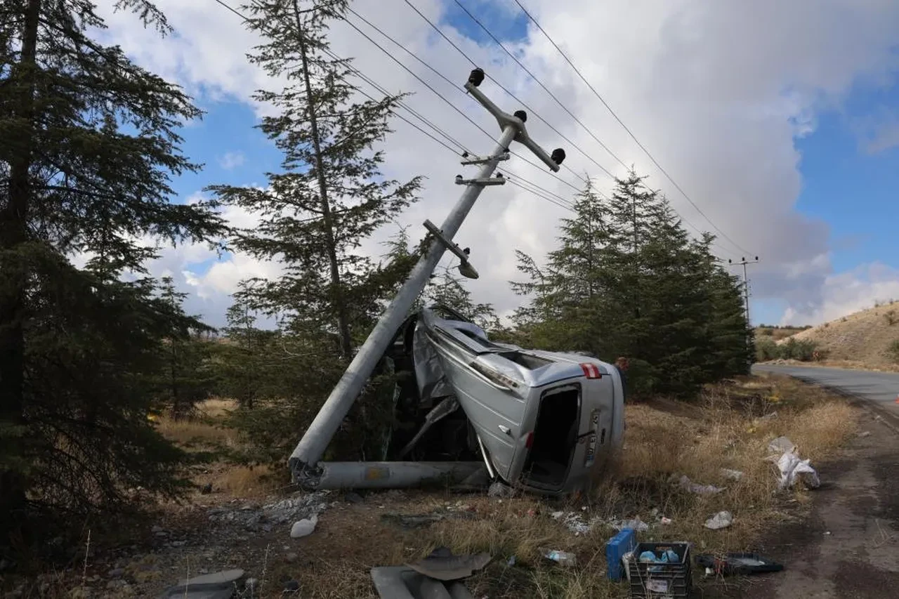 Tamir için bıraktığı aracıyla çırak taklalar attı! Araba ikiye katlandı