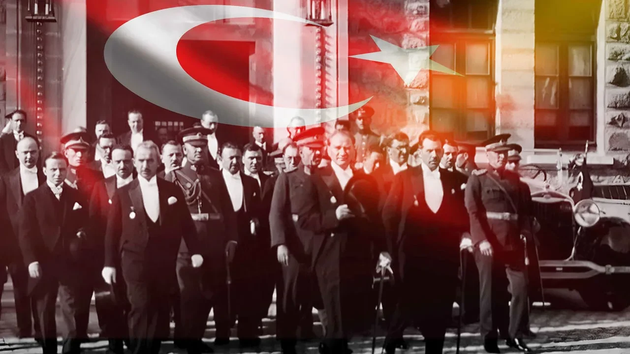 Türkiye Cumhuriyeti 102 yaşında: Bağımsızlık ateşinin coşkusu tüm yurdu sardı