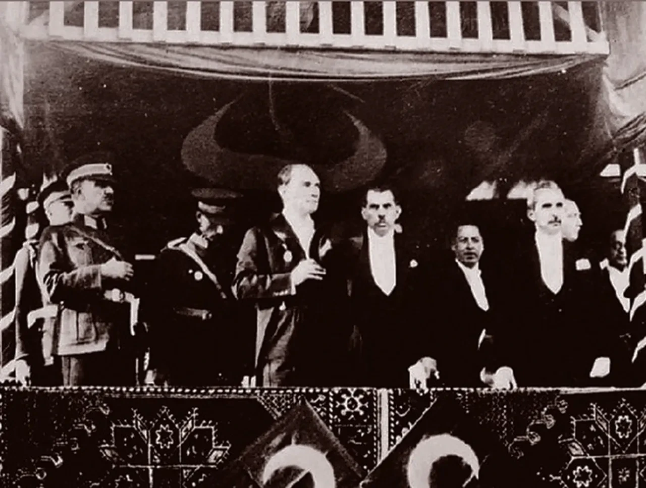 Türkiye Cumhuriyeti 102 yaşında: Bağımsızlık ateşinin coşkusu tüm yurdu sardı