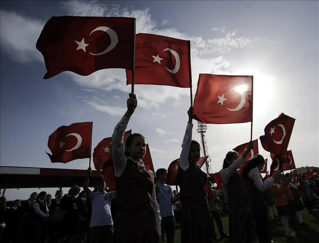 Türkiye Cumhuriyeti 102 yaşında: Bağımsızlık ateşinin coşkusu tüm yurdu sardı