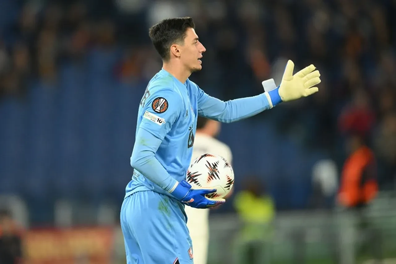 Berke Özer 3 penaltı kurtardı, tarihe geçti! Hangi takımda oynadığı ve yaşı da futbolseverlerin odağında