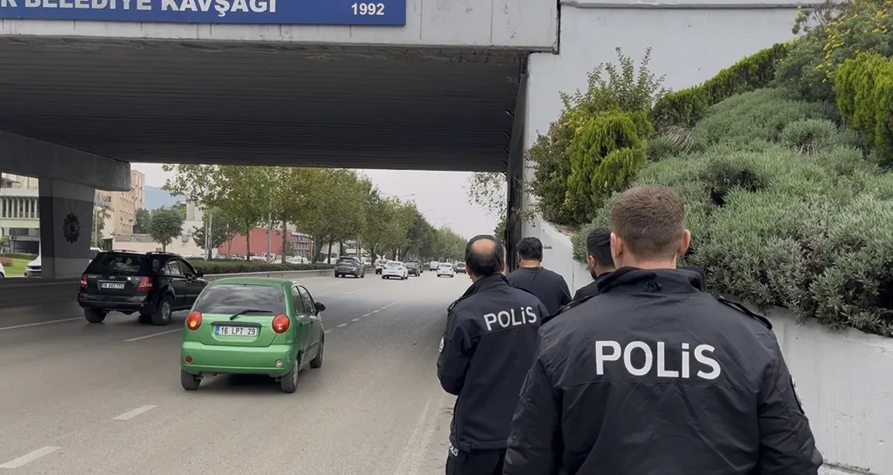 Bursa'da korku dolu anlar! Boş bırakılan valiz ekipleri alarma geçirdi