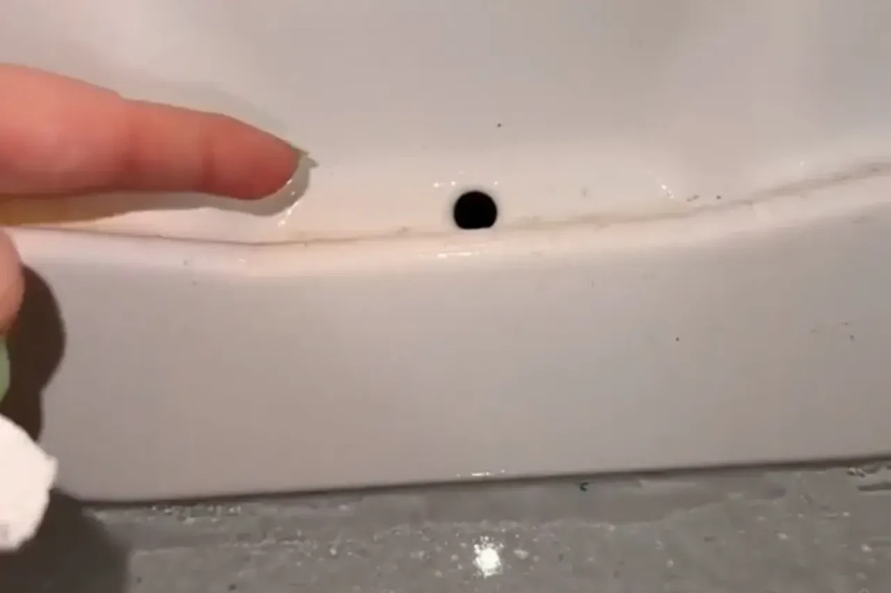 Buzdolabı olan çoğu kişi farkında bile değil! Arka taraftaki küçük delik sağlığınız için çok önemli