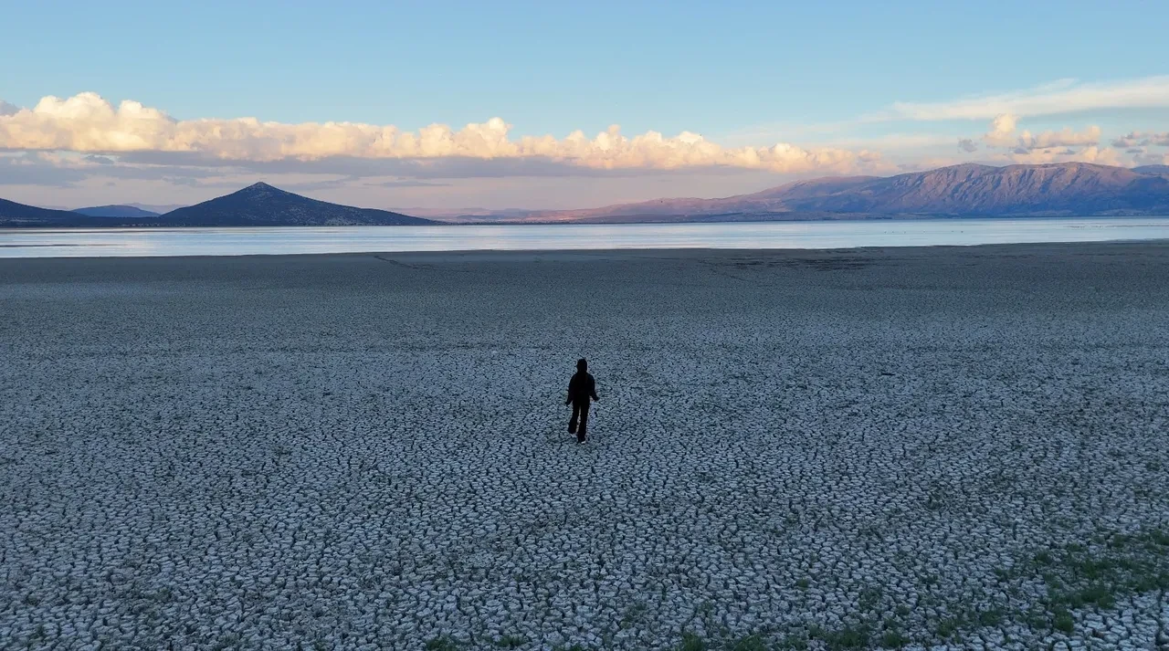 Eğirdir Gölü ikiye bölündü! Buzul çağından bu yana bir ilk yaşanıyor
