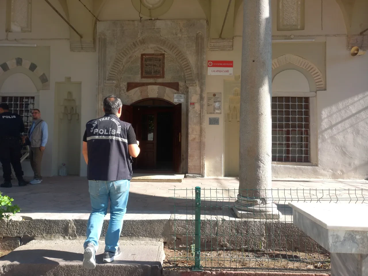 Camide tepki çeken olay! 3 şüpheliden 2'si tutuklandı