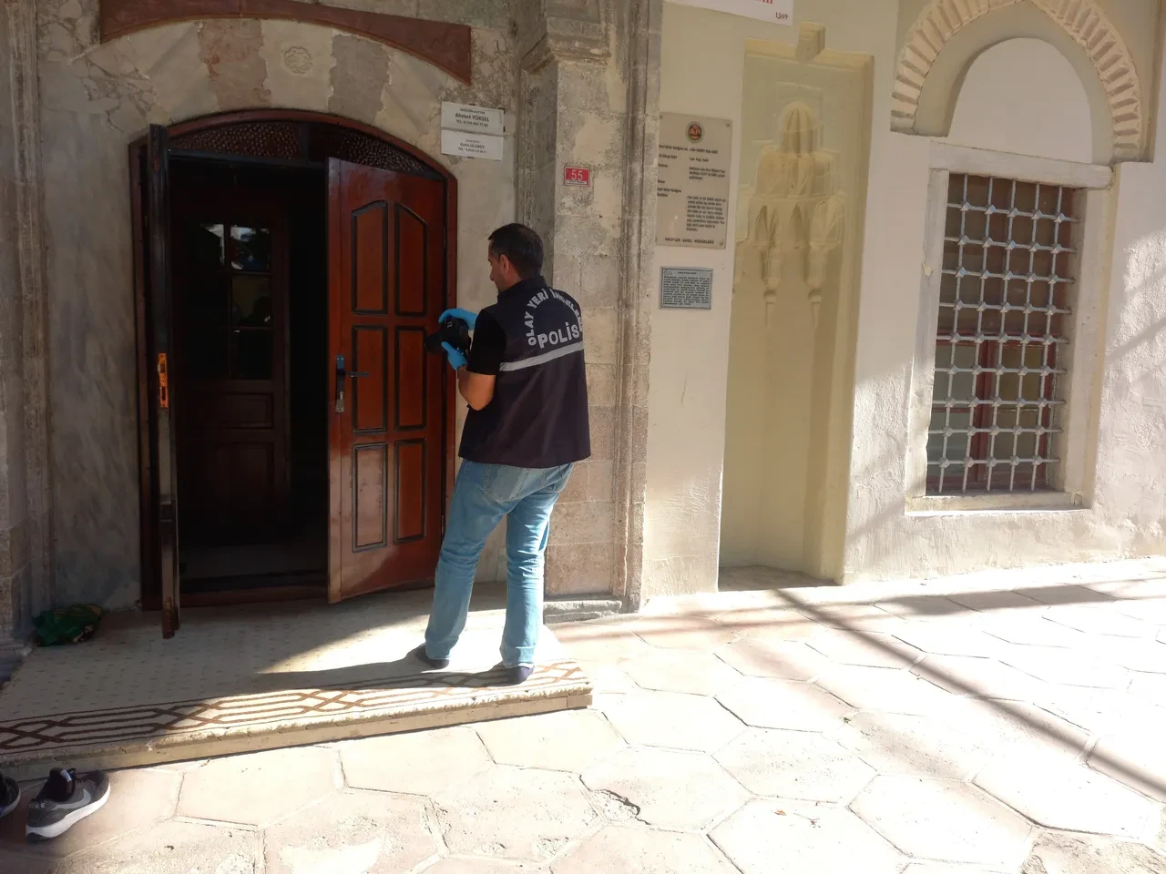 Camide tepki çeken olay! 3 şüpheliden 2'si tutuklandı