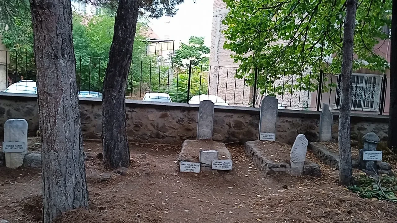 Camiye alçak saldırı! Mahalle ayağa kalktı