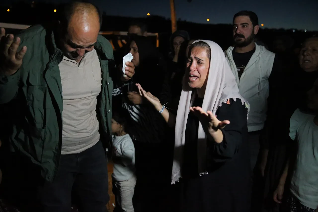 Cezaevinden çıkan Güran ailesi üyeleri, Narin'in mezarını ziyaret etti: Gözyaşları sel oldu