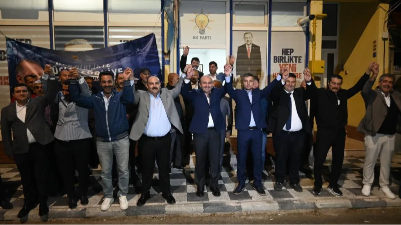 Eskişehir'de CHP'li Belediye Meclis Üyesi AK Parti'ye geçti 