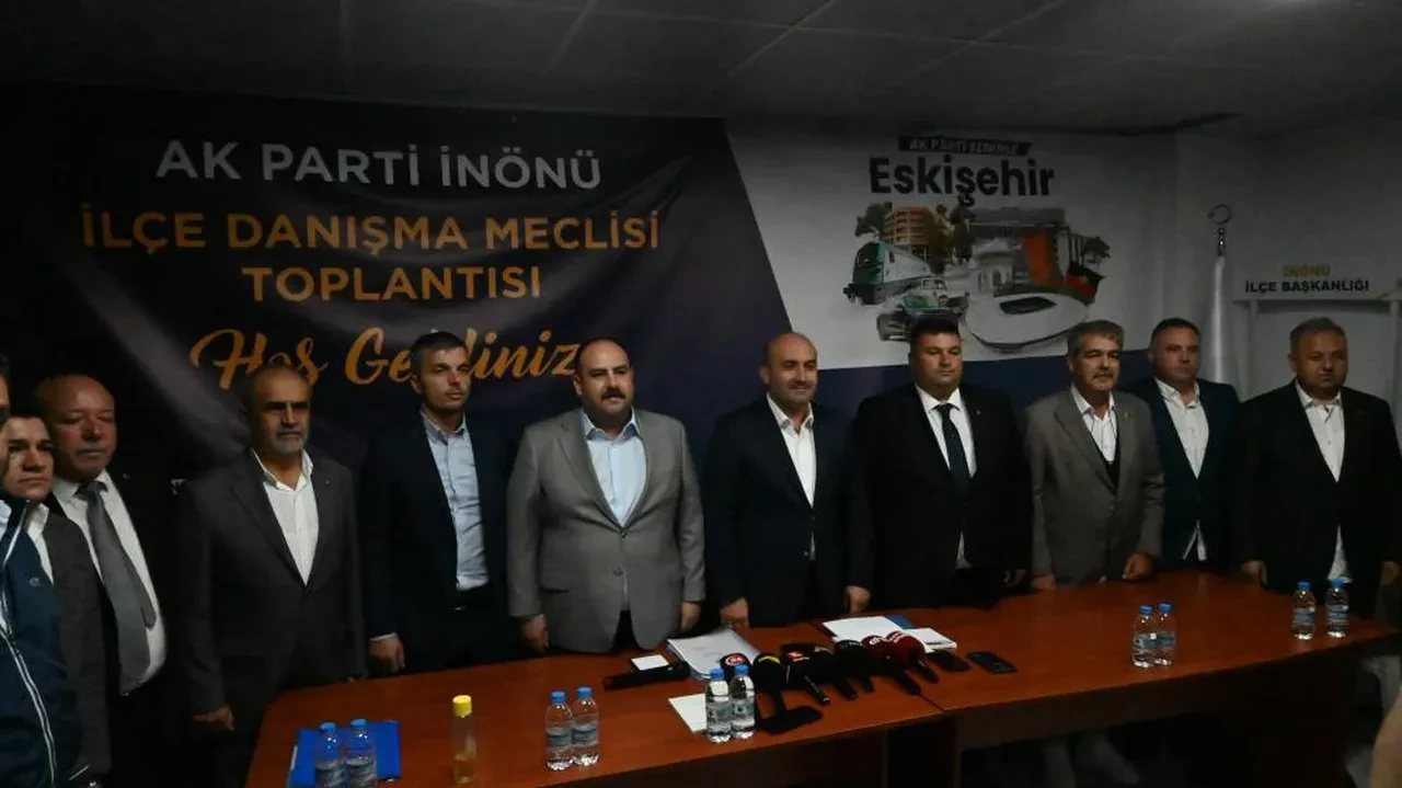 Eskişehir'de CHP'li Belediye Meclis Üyesi AK Parti'ye geçti