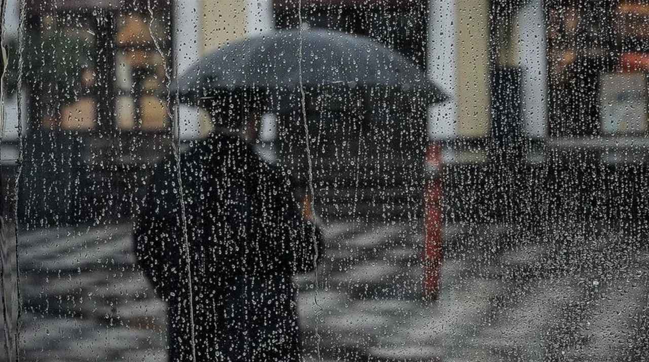 Hava durumu şaşırtmasın! İstanbul'u sağanak vuracak: AKOM'dan uyarı geldi