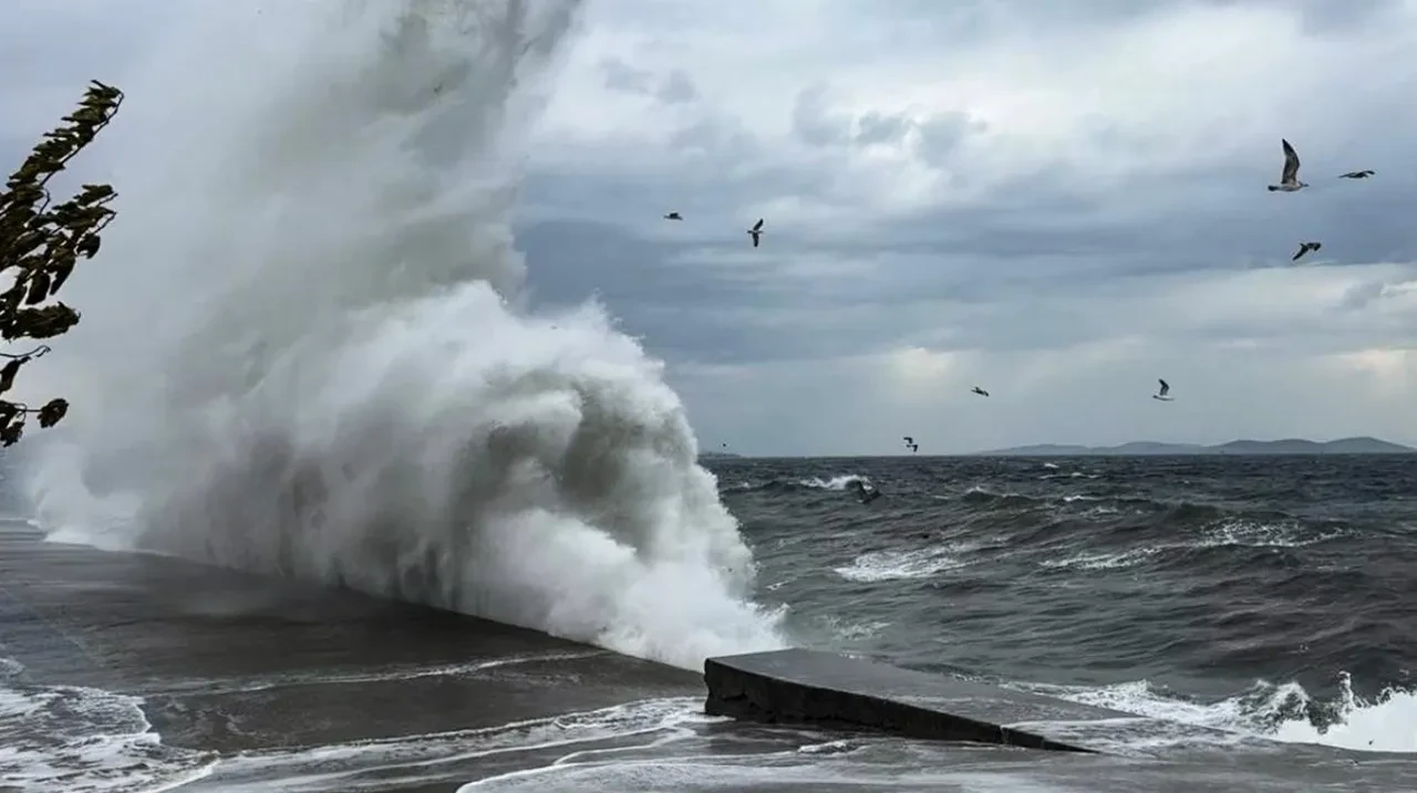 Hava durumu şaşırtmasın! İstanbul'u sağanak vuracak: AKOM'dan uyarı geldi