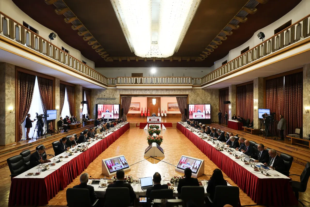 Komisyon çalışmalarında yol haritası belli oldu: Gündemde 'İmralı' yok