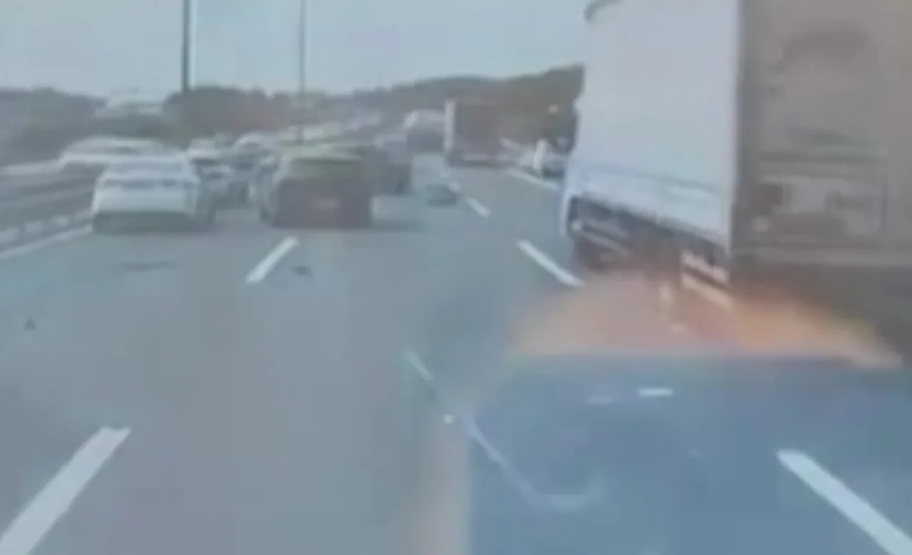 Motosikletli zincirleme kazaya neden oldu! Mikserin altında kalmaktan saniyelerle kurtuldu