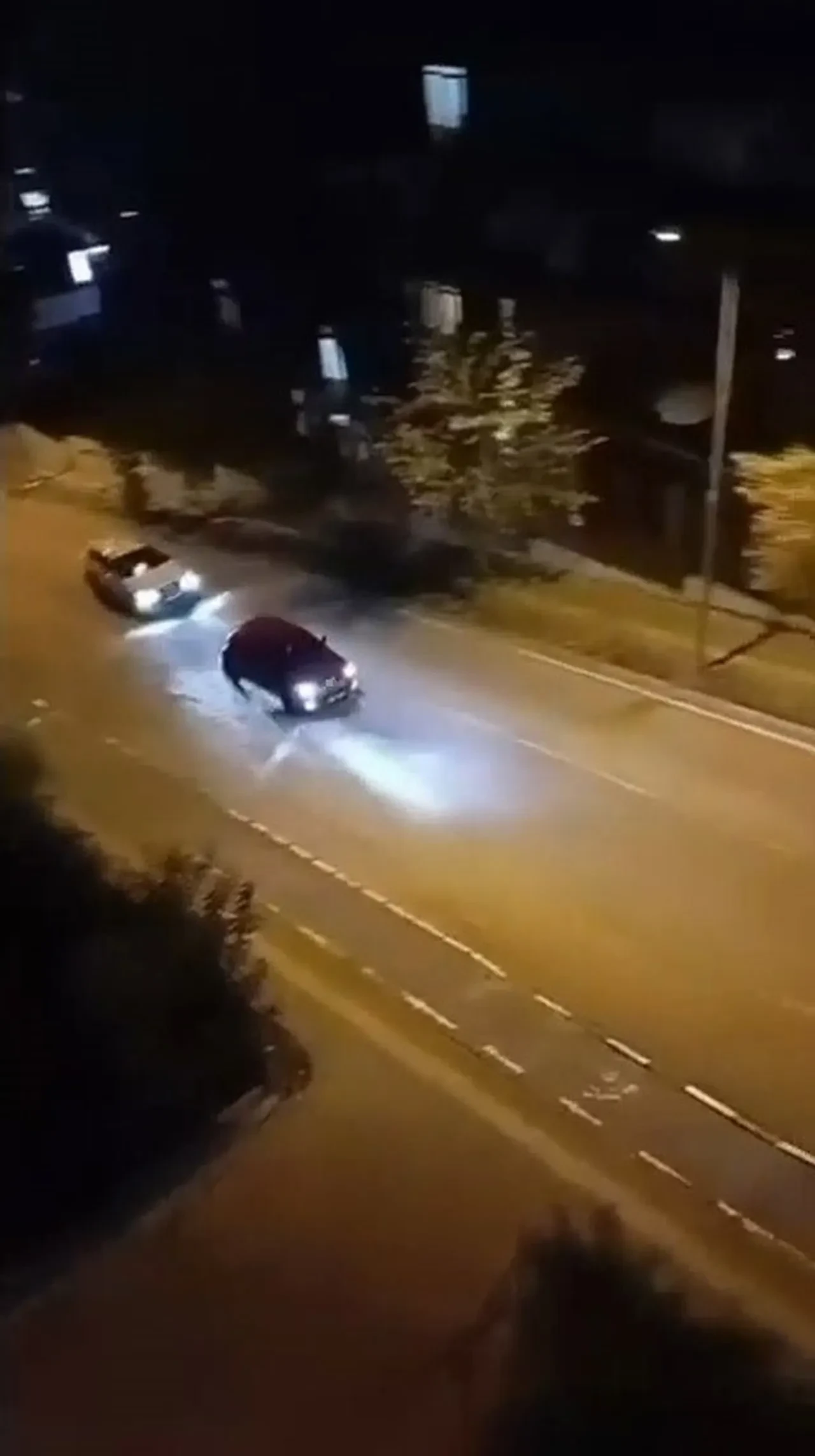 O kaçtı polis kovaladı! Mahalleli film izler gibi izledi