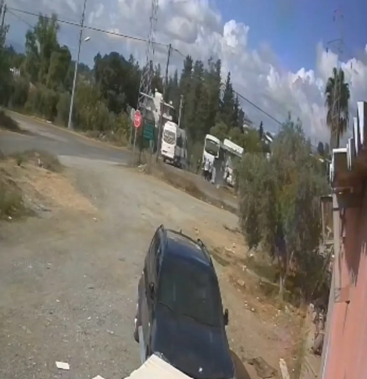 Okul servisi ile midibüs çarpıştı: 7 öğrenci yaralı