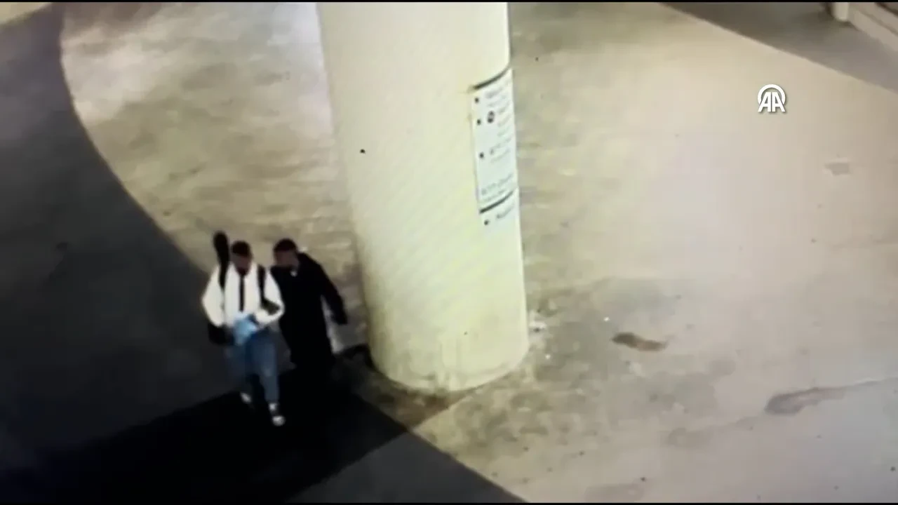 Taksim'de vahşet anları kamerada! İstediği parayı vermeyince katletti