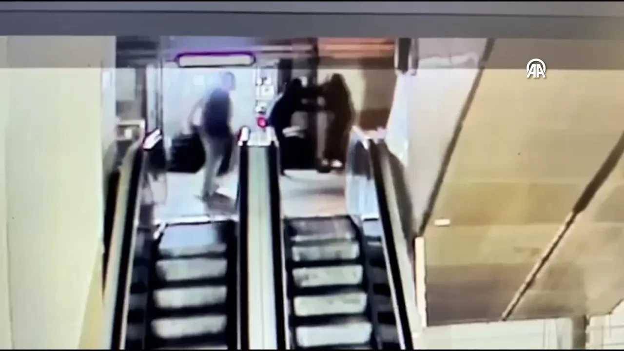 Taksim'de vahşet anları kamerada! İstediği parayı vermeyince katletti