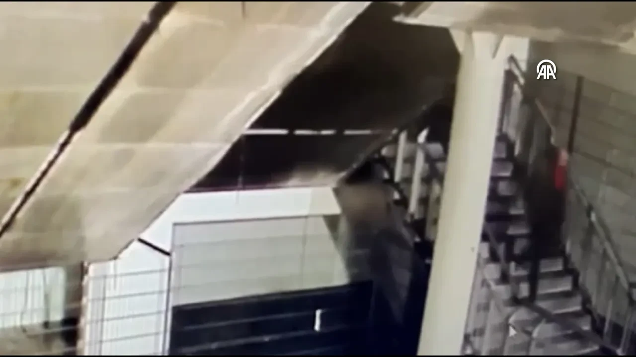 Taksim'de vahşet anları kamerada! İstediği parayı vermeyince katletti