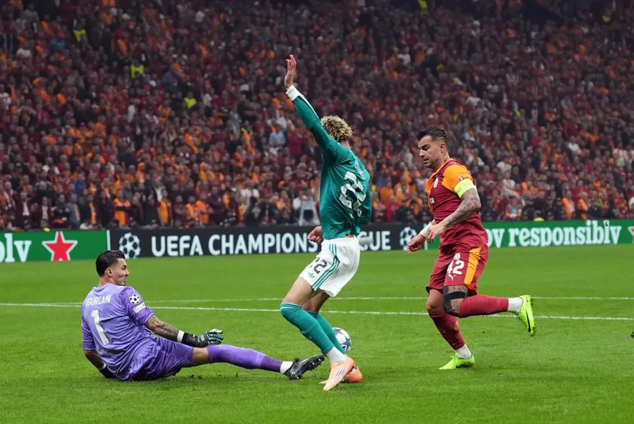 Uğurcan Çakır, Şampiyonlar Ligi'nde haftanın 11'ine seçildi