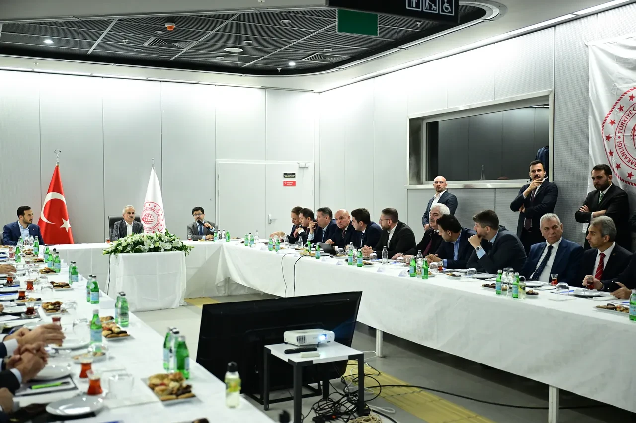 Bakan Uraloğlu müjdeyi verdi! Halkalı-İstanbul Havalimanı metrosuna geri sayım