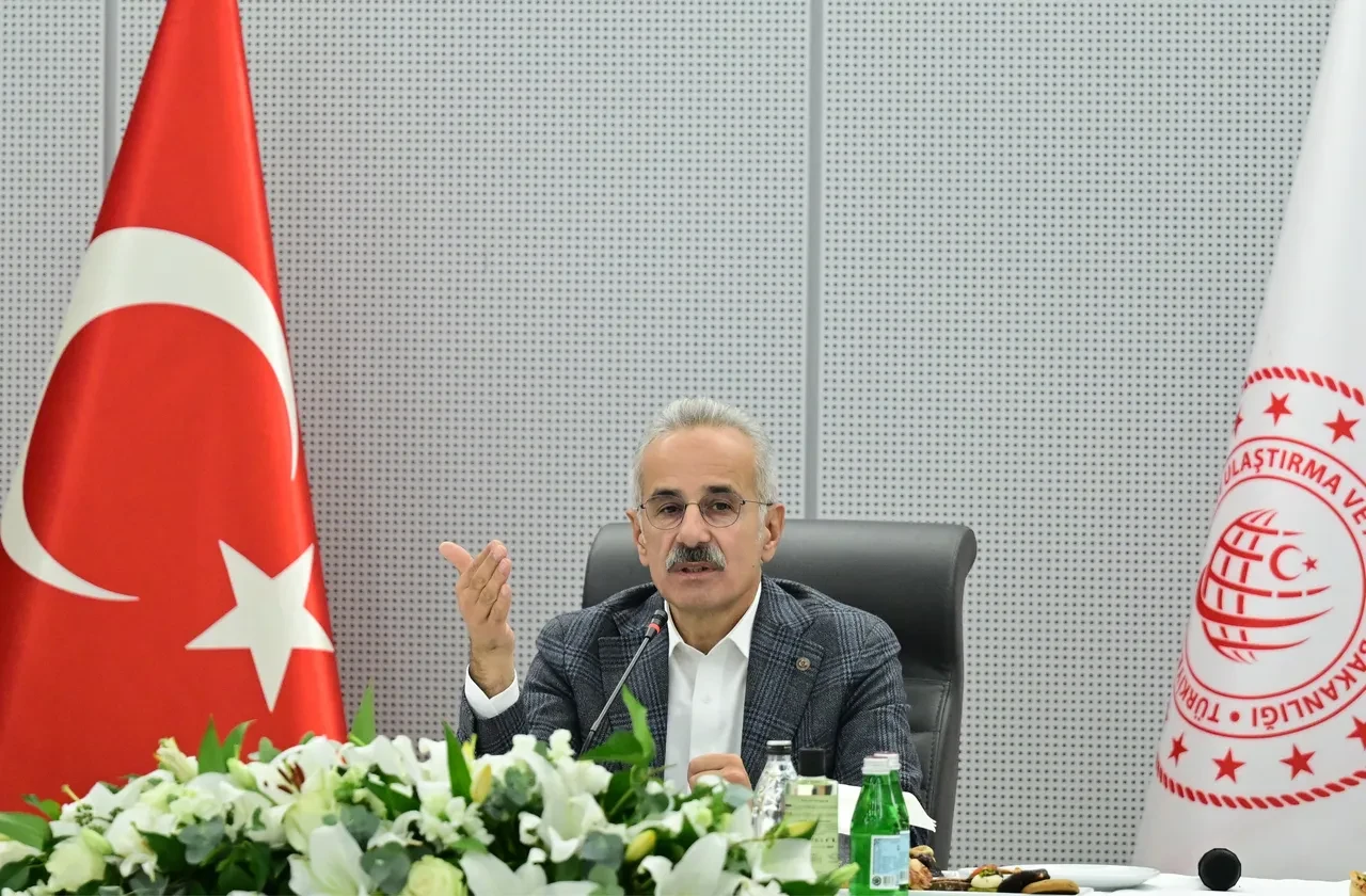 Bakan Uraloğlu müjdeyi verdi! Halkalı-İstanbul Havalimanı metrosuna geri sayım