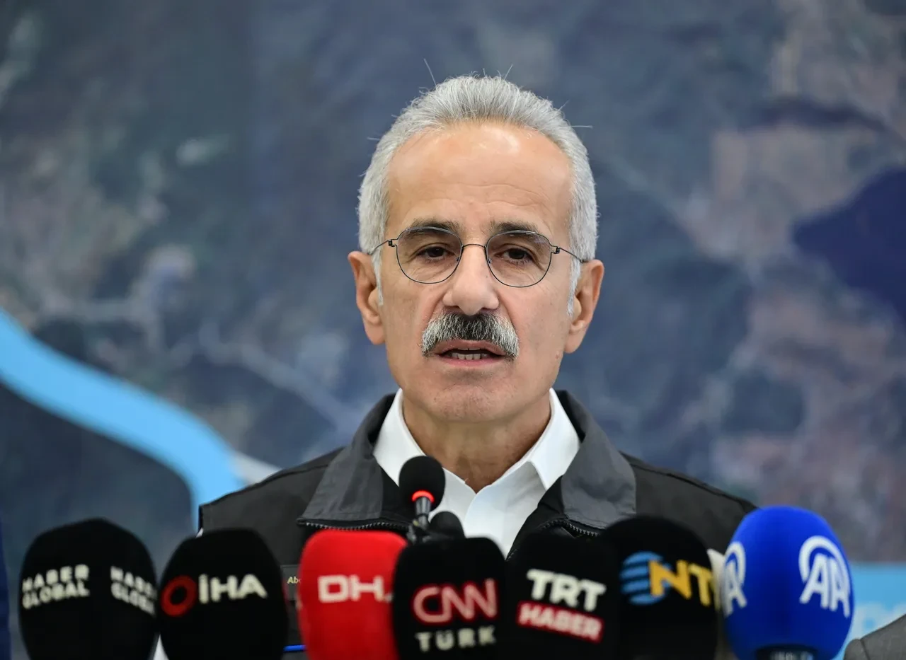 Bakan Uraloğlu müjdeyi verdi! Halkalı-İstanbul Havalimanı metrosuna geri sayım