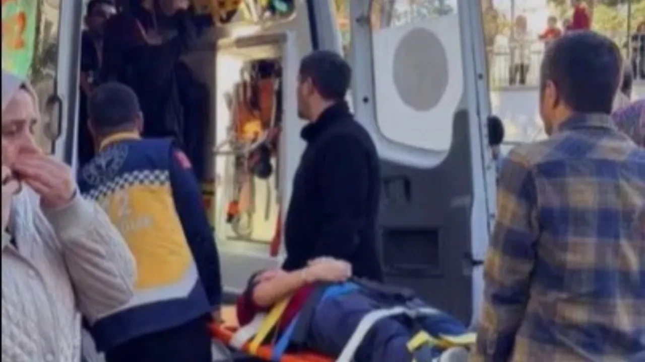 Erzurum'da okul çıkışı merdivenlerde izdiham çıktı: Çok sayıda öğrenci yaralandı