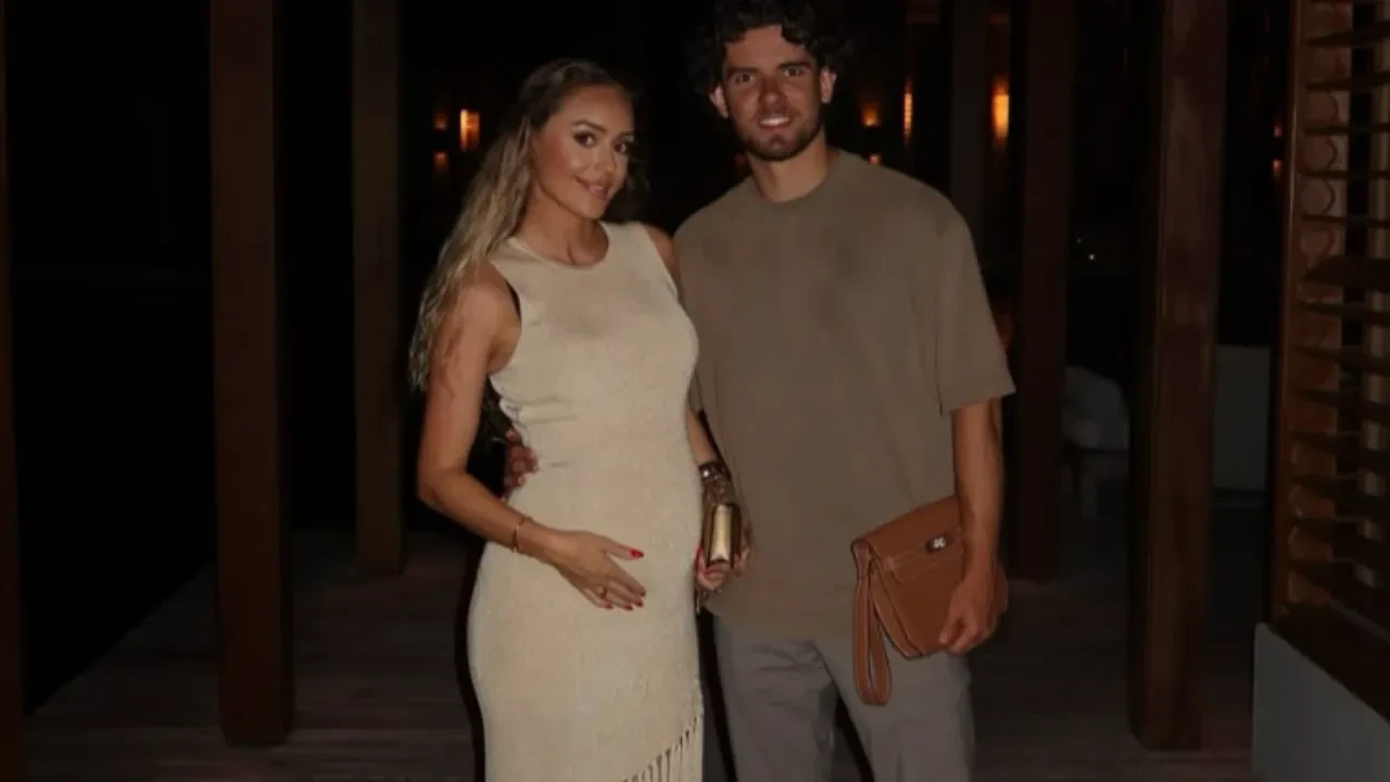 Ferdi Kadıoğlu eşine yaptığı jestle yine takdir topladı