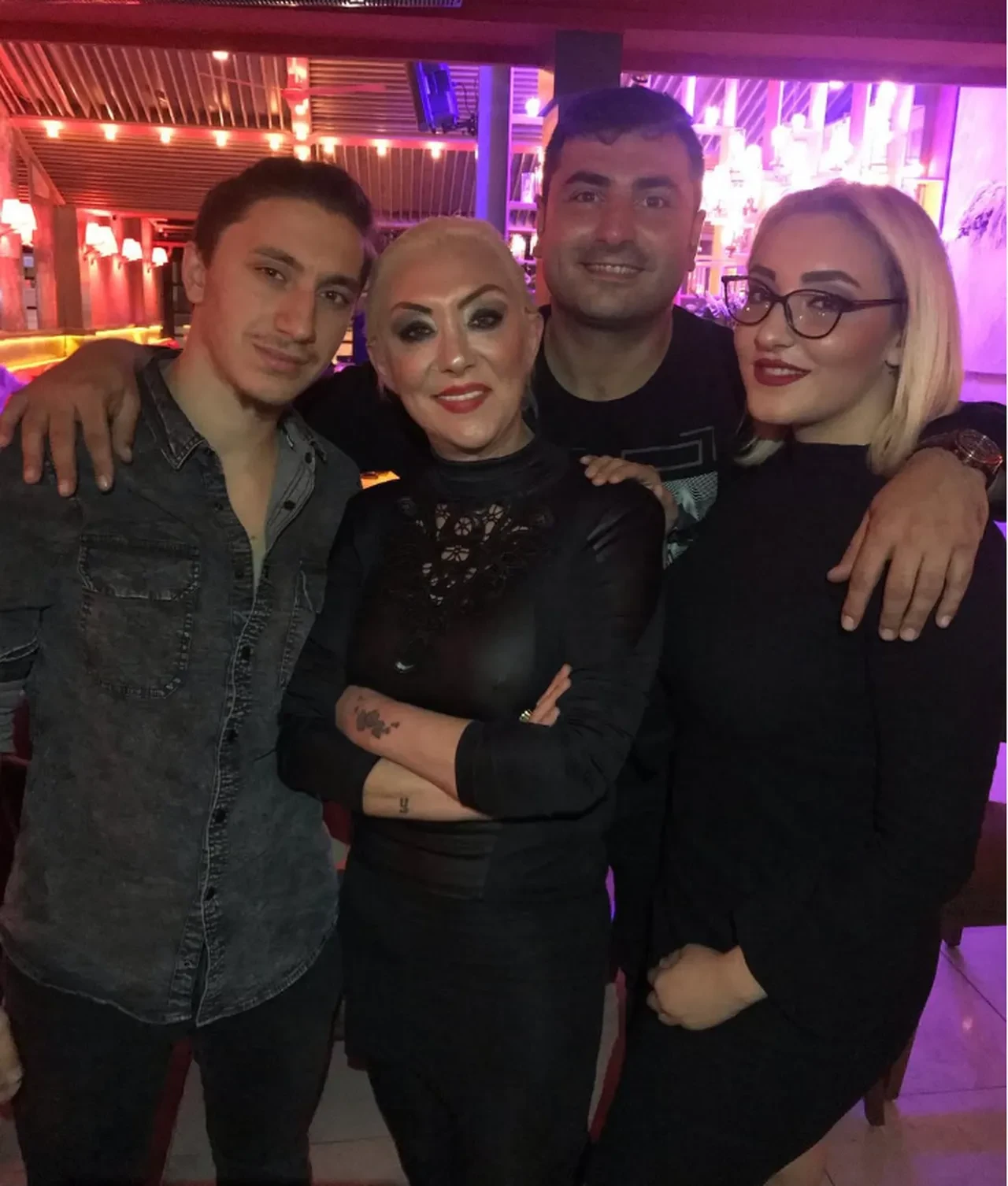 Güllü'nün daha önce hiç görmediğiniz kareleri ortaya çıktı! Haklarındaki iddialar sonrası Güllü'nün çocuklarından manidar paylaşım!