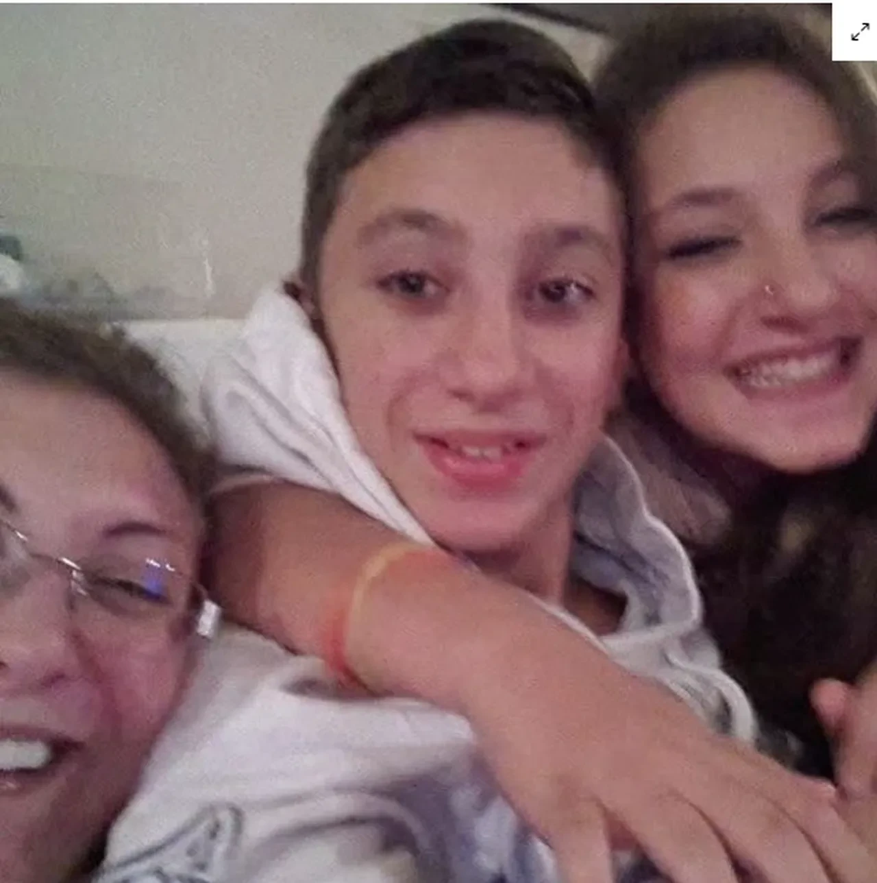 Güllü'nün daha önce hiç görmediğiniz kareleri ortaya çıktı! Haklarındaki iddialar sonrası Güllü'nün çocuklarından manidar paylaşım!