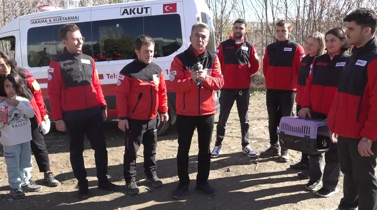 Günlerce aç ve susuz kaldı, ekipler seferber oldu! 29 Ekim'de özgürlüğe uçtu