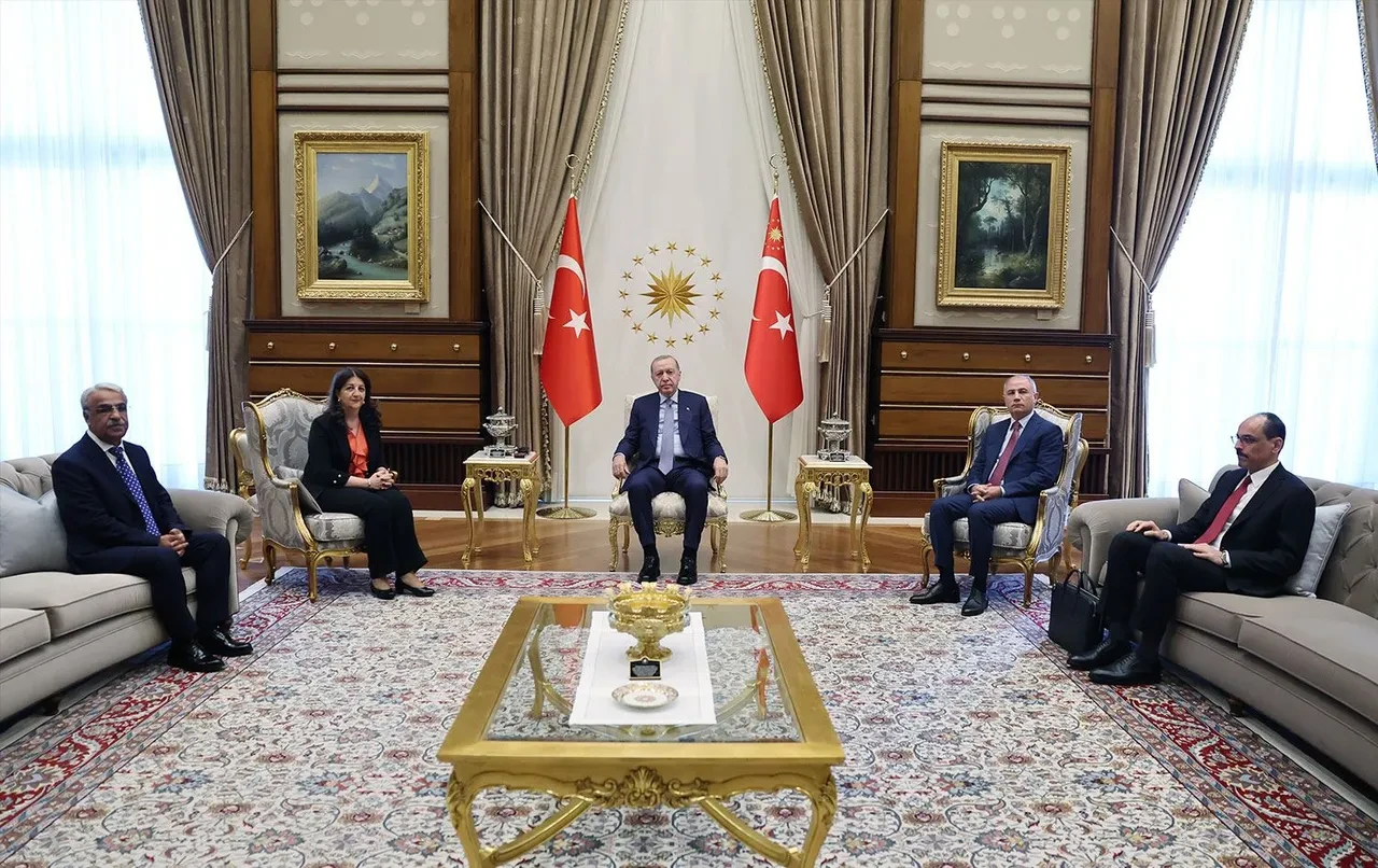 Külliye'de üçüncü Terörsüz Türkiye zirvesi! Cumhurbaşkanı Erdoğan DEM Parti heyetini kabul edecek