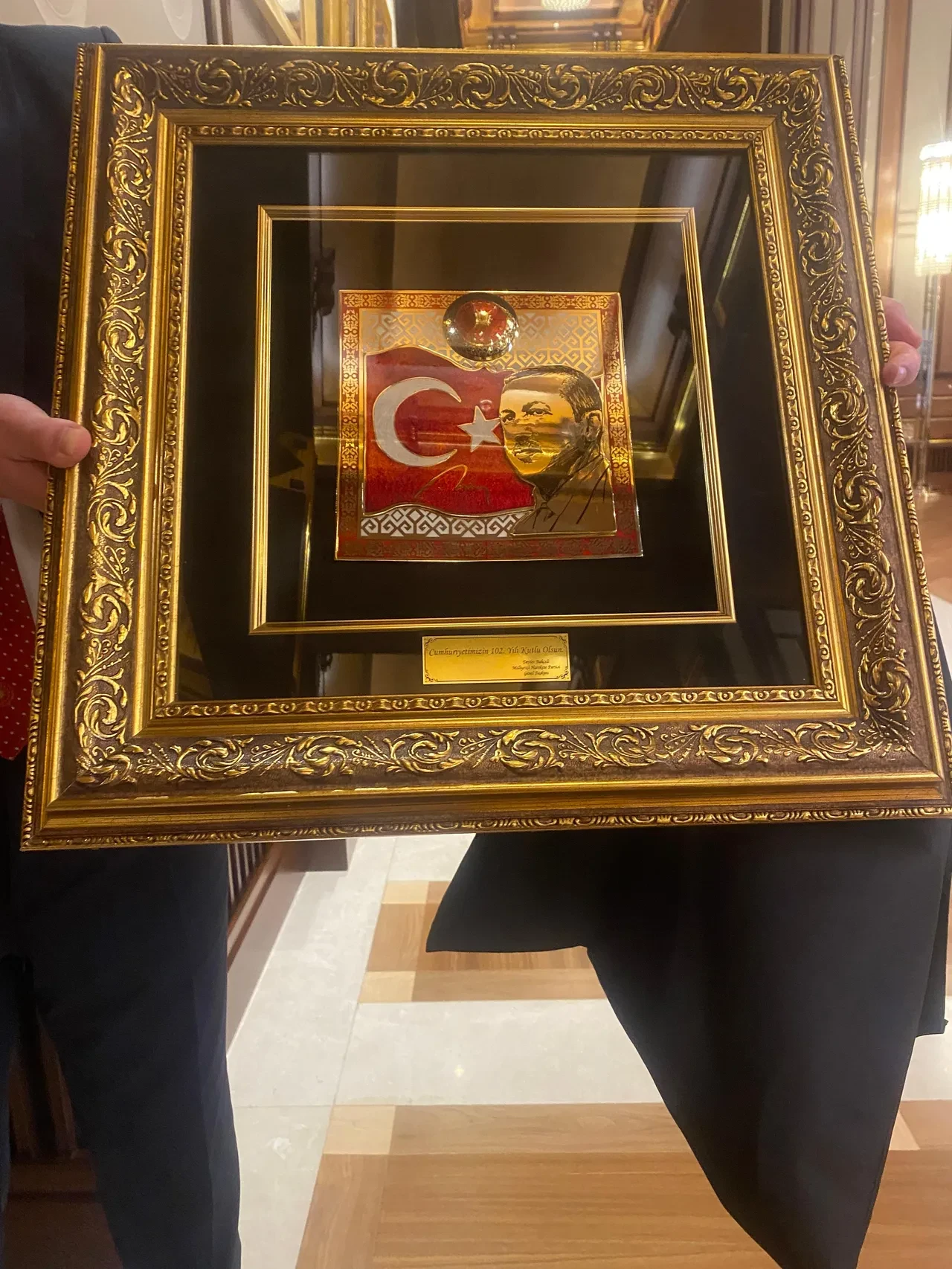 MHP lideri Bahçeli'den Cumhurbaşkanı Erdoğan'a özel hediye