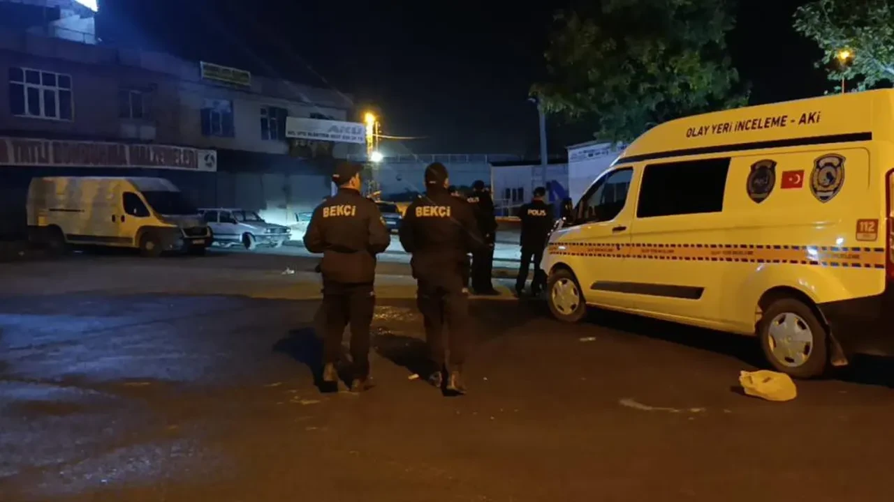 Otobüs kundaklanınca fark edildi! Aracın altından düzenek çıktı