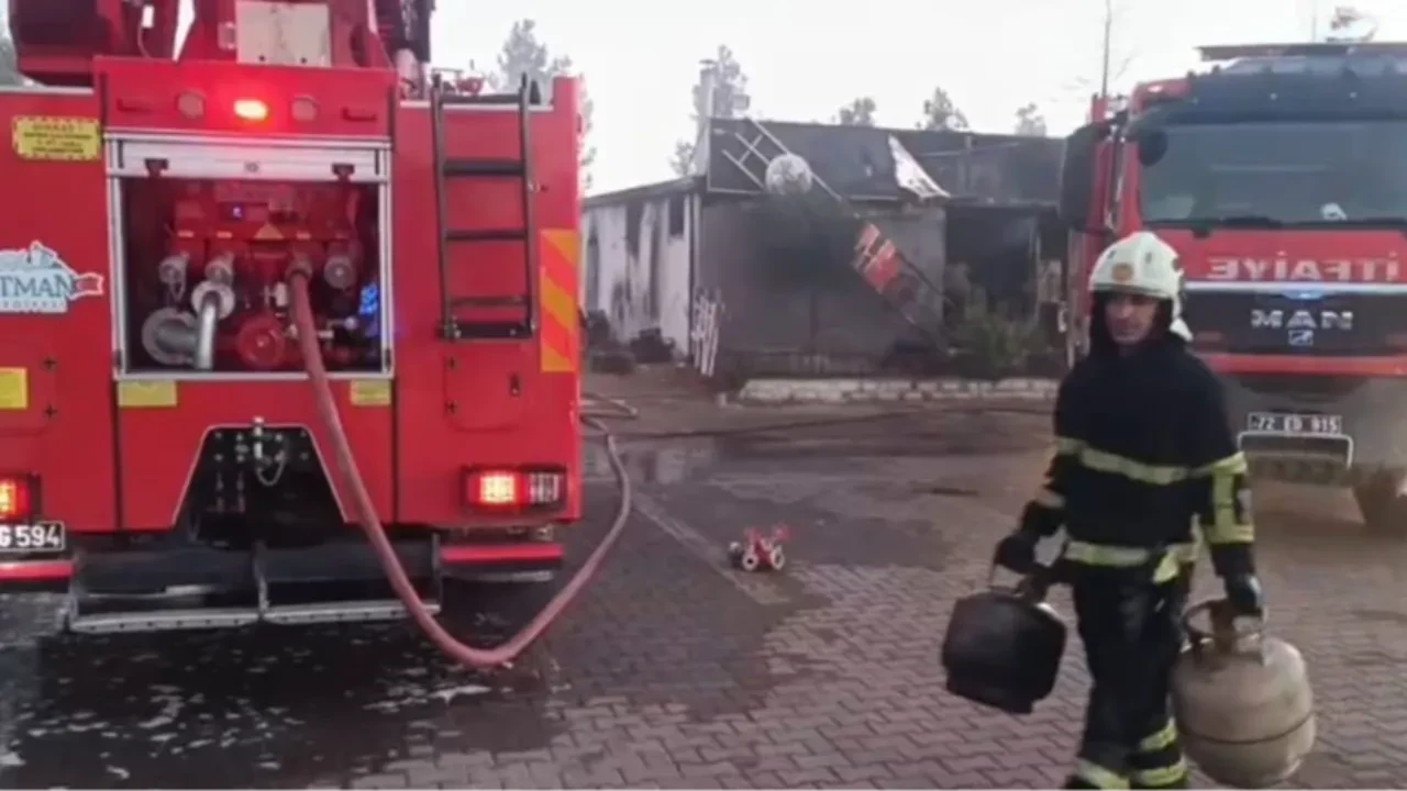 Restoran alev alev yandı!  Facianın eşiğinden dönüldü