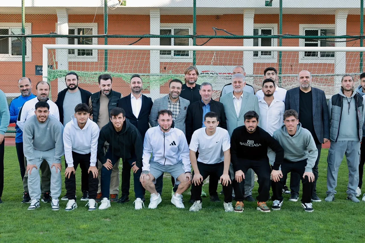 Şampiyonluk yolunda Sultanbeyli Belediyespor'a moral ziyareti