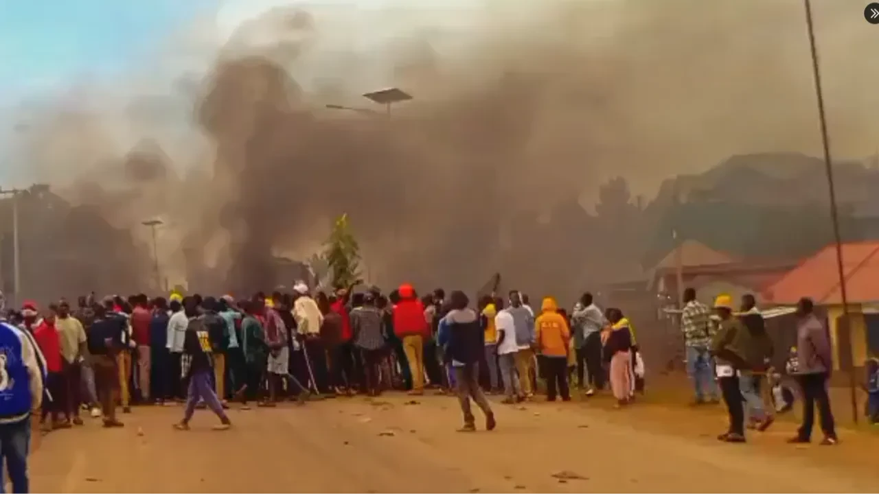 Seçim günü ülke karıştı! Sokağa çıkma yasağı ilan edildi